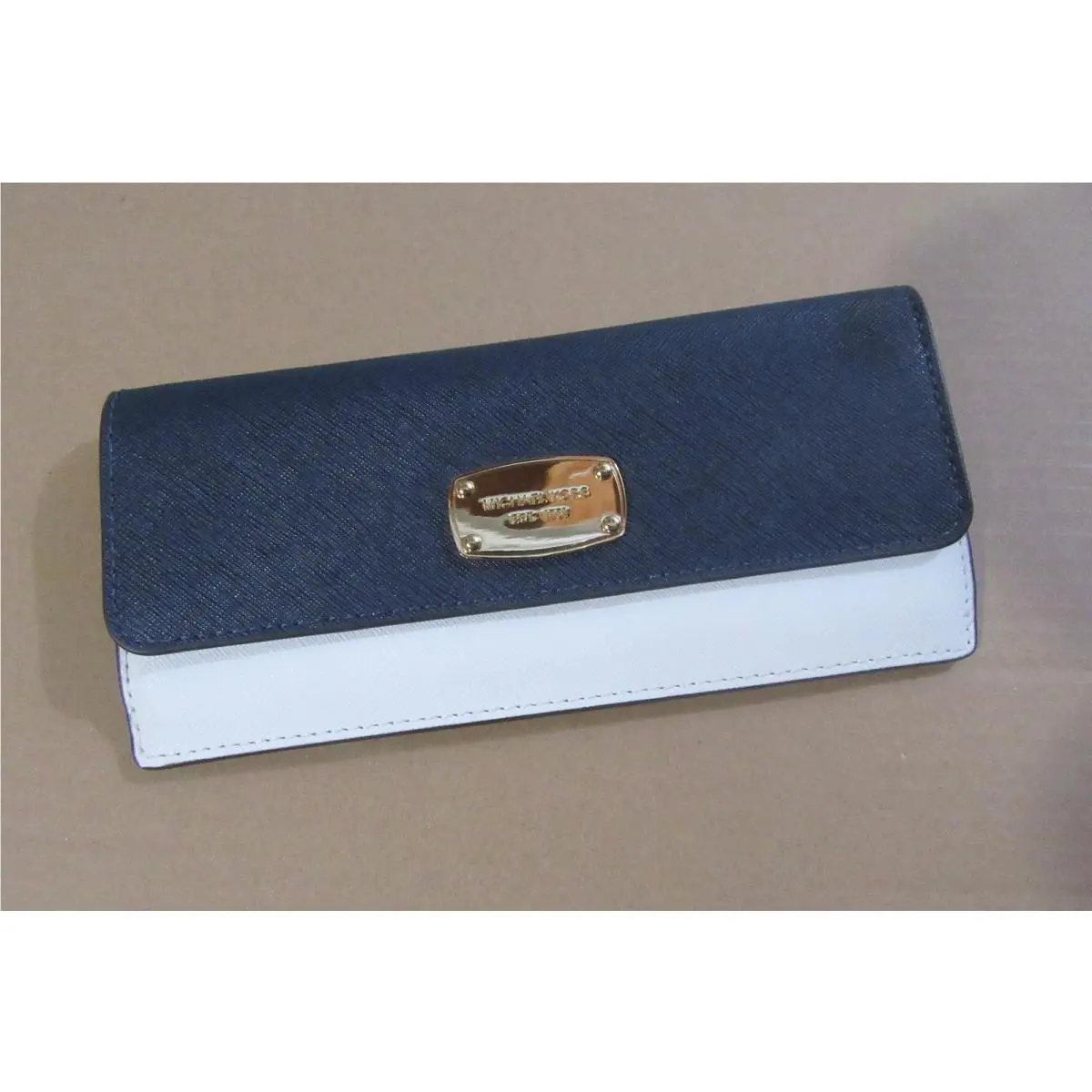 Michael Kors Jet Set Travel Leather Flat Wallet w Plaque Logo Navy/white