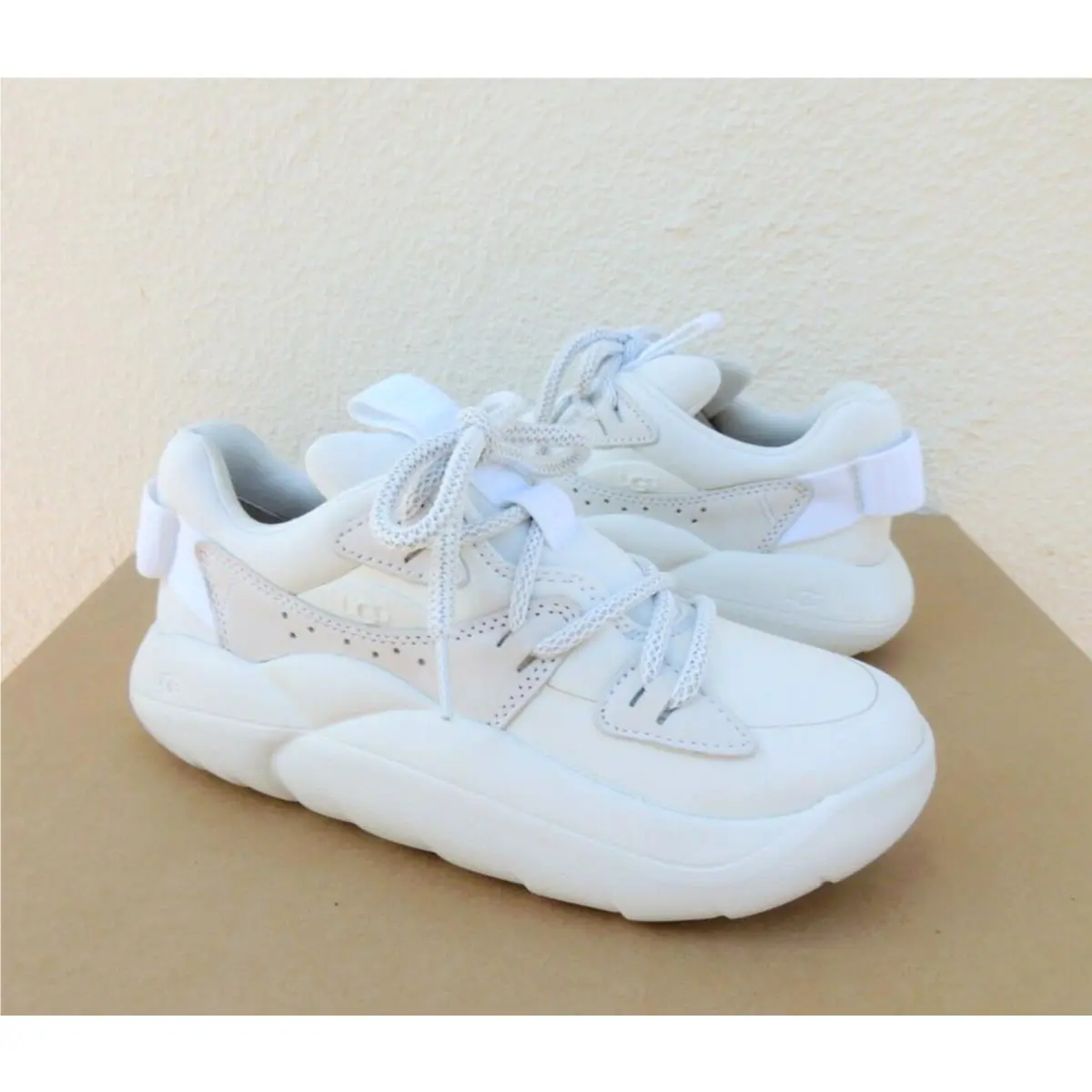 Ugg White LA Cloud Lace Fashion Platform Sneakers Women US 9.5/ Eur 40.5