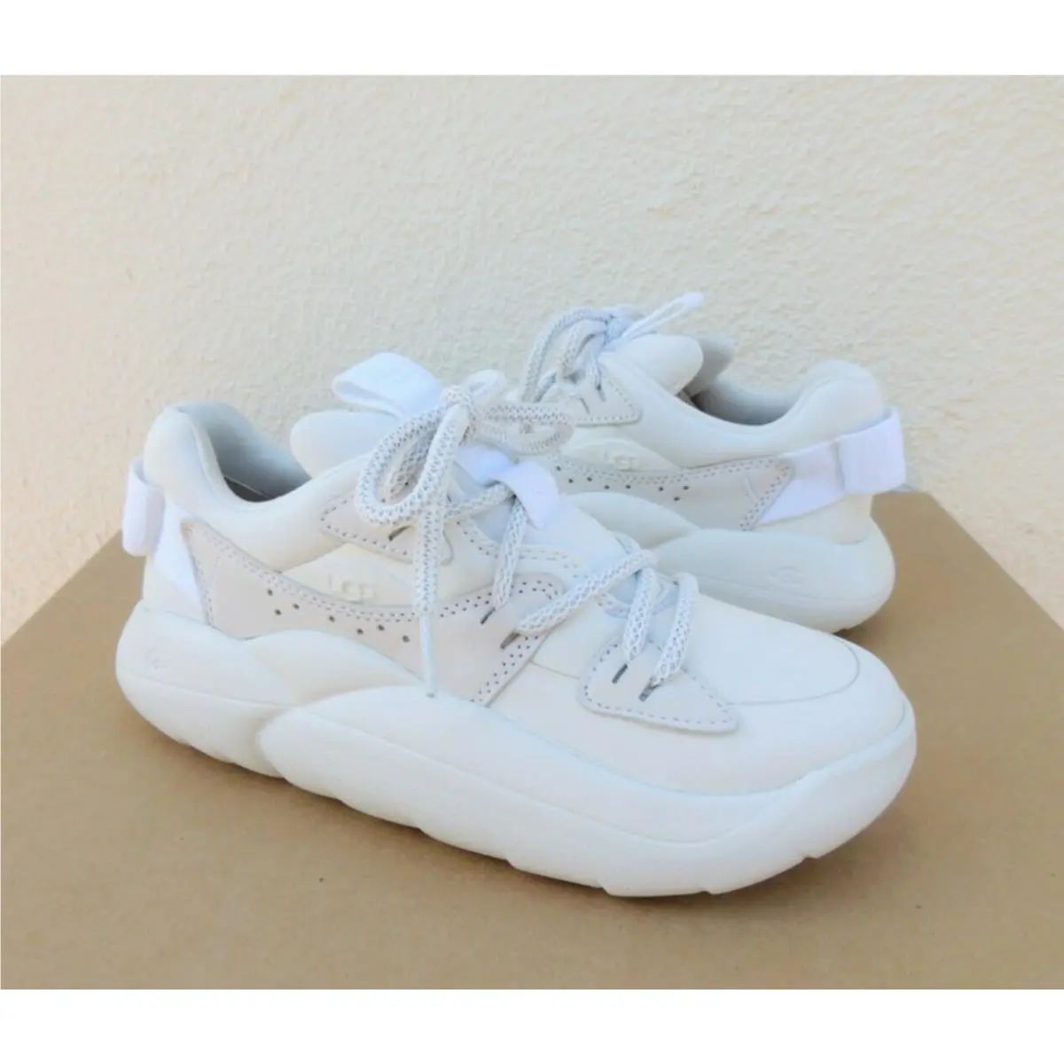 Ugg White LA Cloud Lace Fashion Platform Sneakers Women US 11/ Eur 42