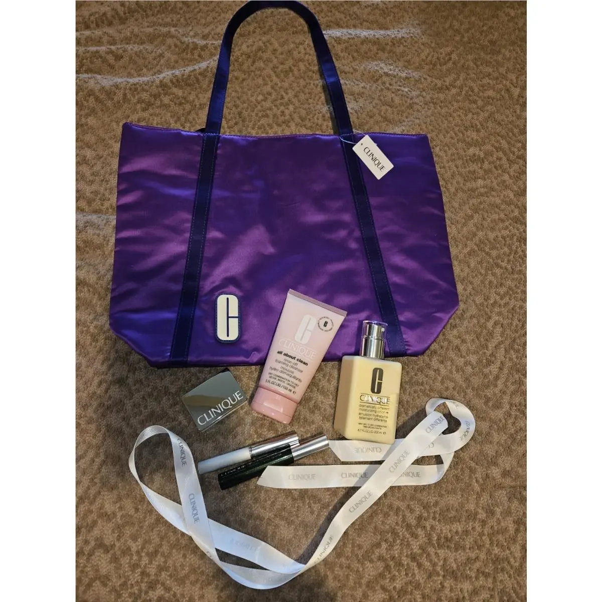 Huge Deluxe Clinique Set with Tote Bag Moisturizer Foam Wash Makeup