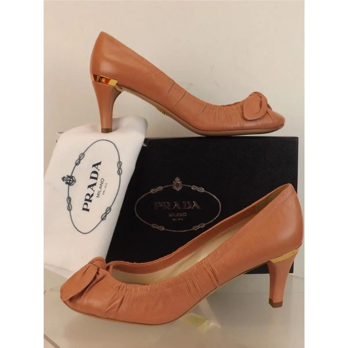 Prada 1I284C Pale Pink Washed Leather Bow Mid Heel Gold Plate Logo Pumps 40