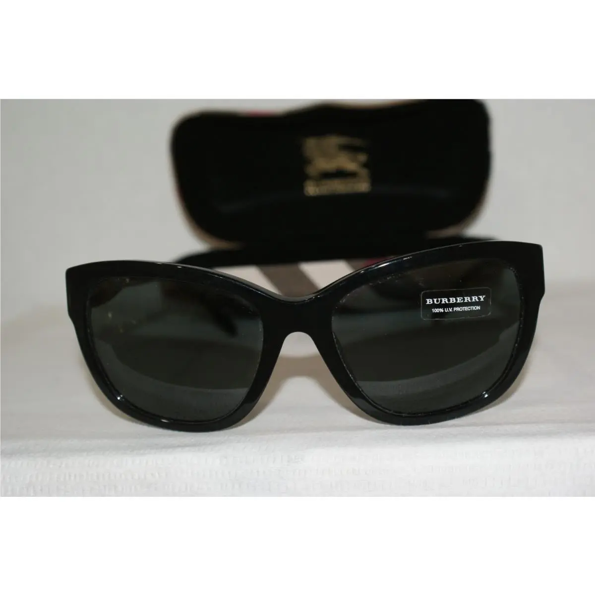 Burberry Sunglasses B4203 Black 3001/87 57-18 W Case
