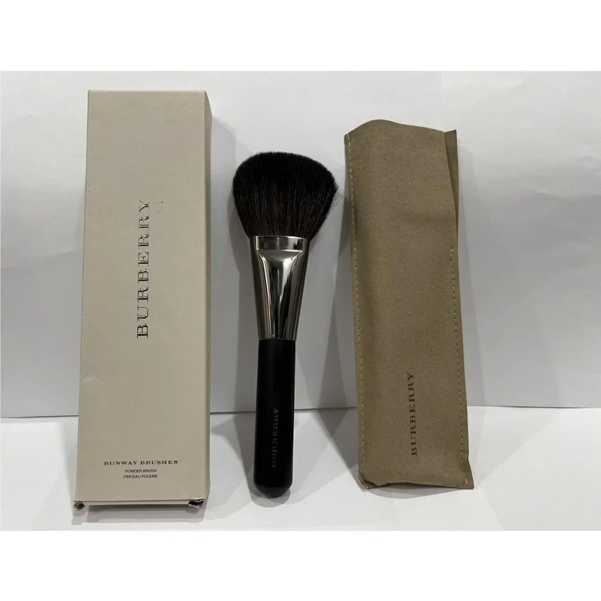 Burberry Runway Brushes Powder Brush --no. 01