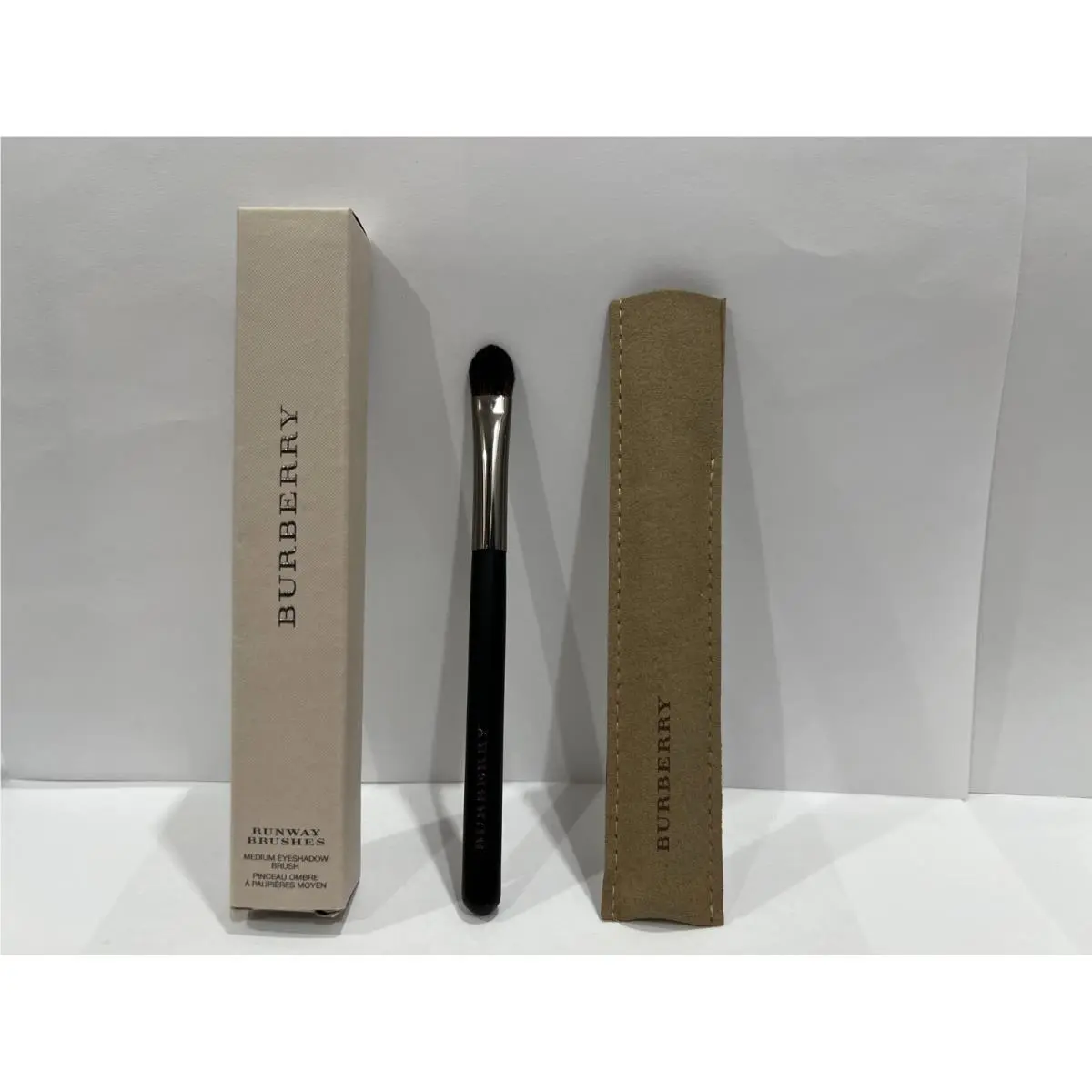 Burberry Runway Brushes Medium Eyeshadow Brush --no. 12