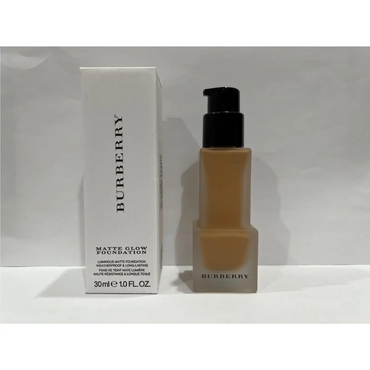 Burberry Matte Glow Foundation 1.0oz / 30ml --no. 100 Deep Neural