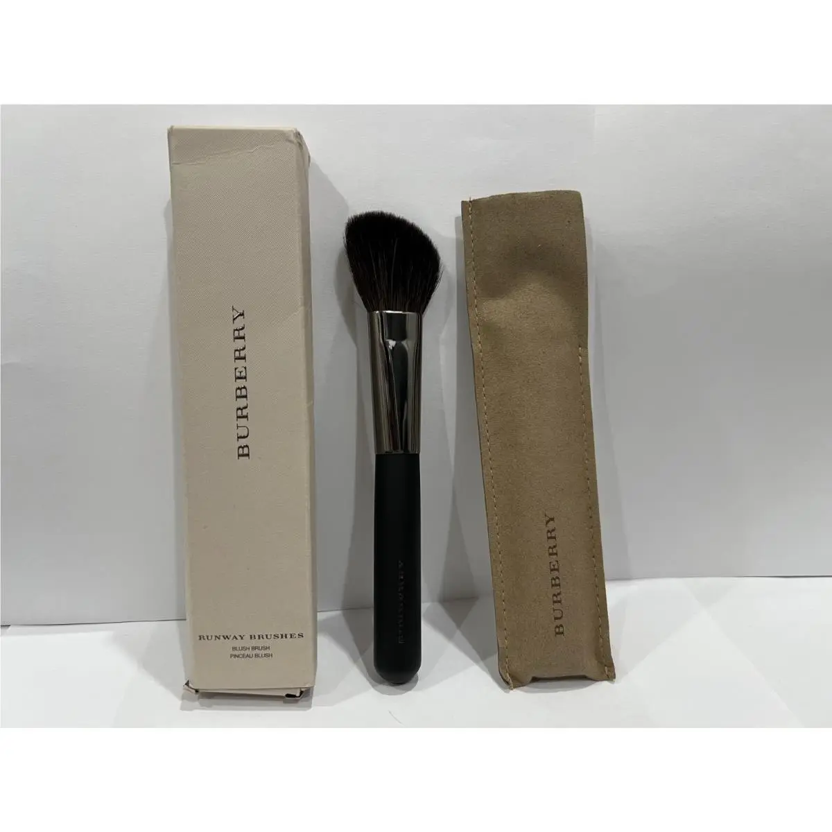 Burberry Runway Brushes Blush Brush Worn Out Box --no. 02