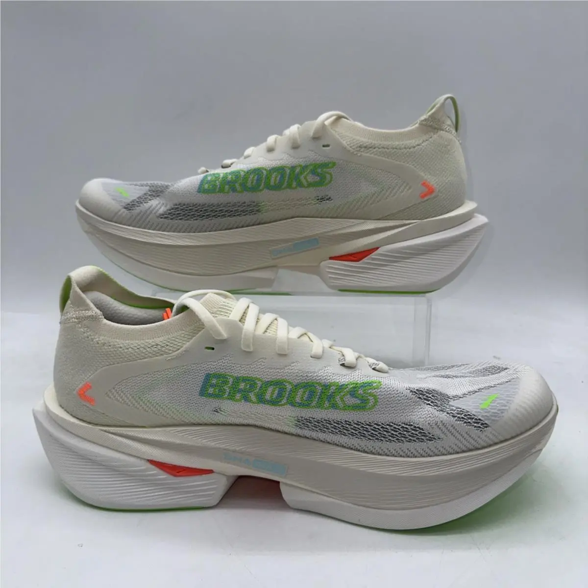 Brooks shoes - Brooks Hyperion Max - Hyperion Max - 110467 1D 182 - White 0