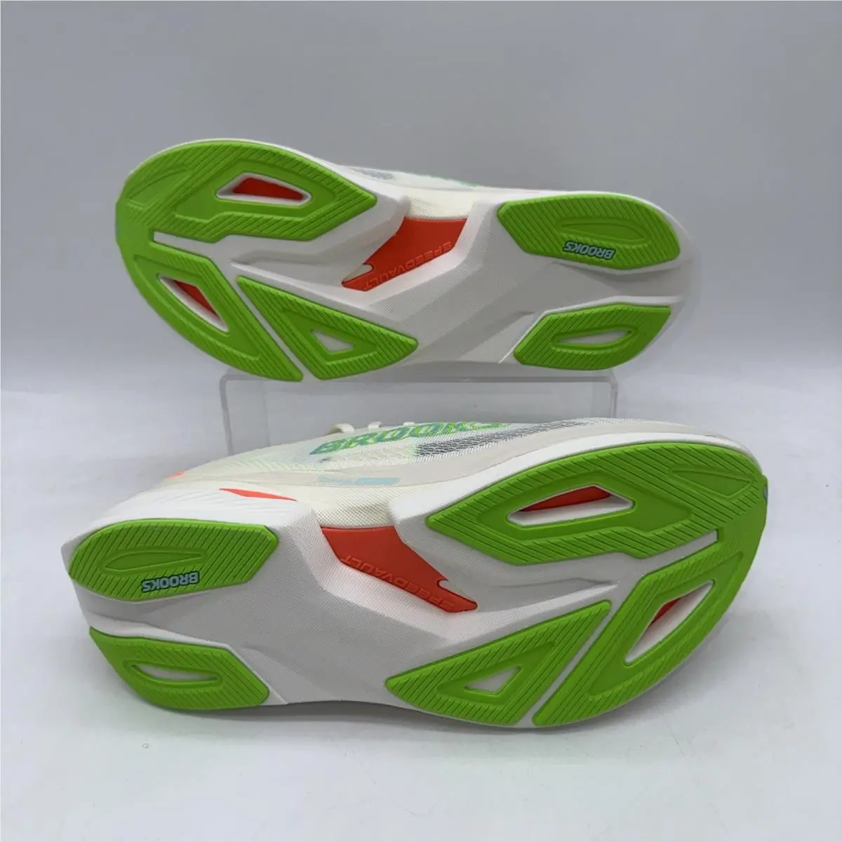 Brooks shoes - Brooks Hyperion Max - Hyperion Max - 110467 1D 182 - White 1