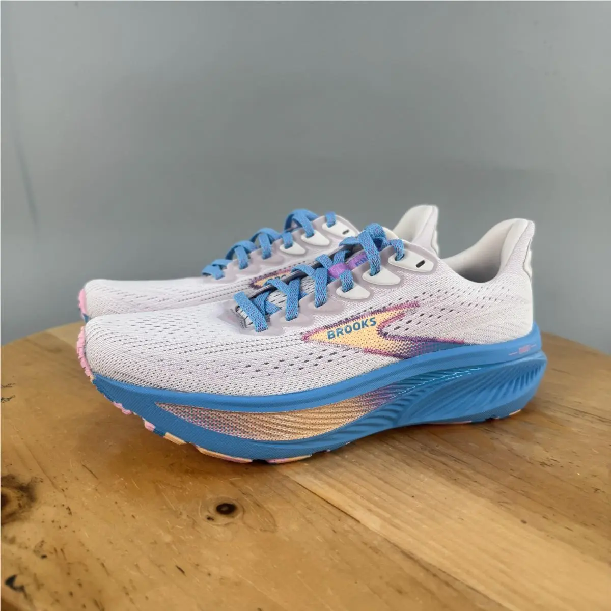 Brooks shoes - Brooks Ghost - Ghost - 1204311B247 - White 1