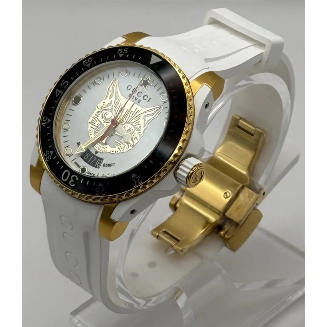 Gucci Dive YA136322 40mm Gold Stainless Steel Case with White Rubber Strap