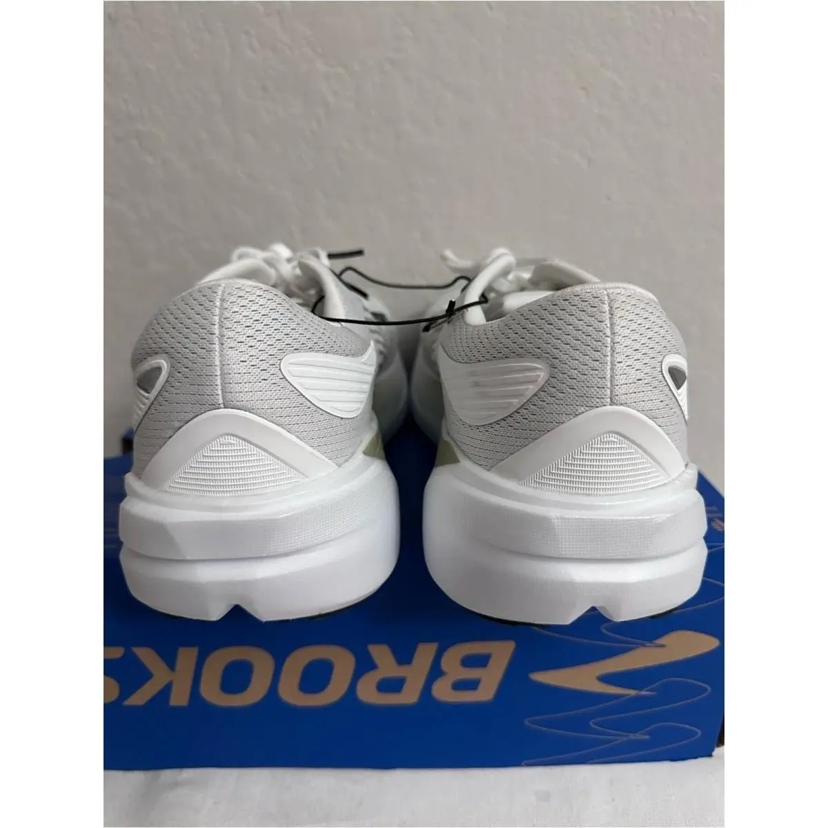 Brooks shoes - White 6