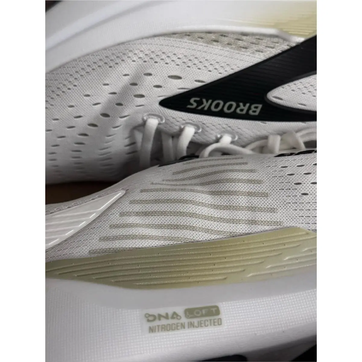 Brooks shoes - White 8