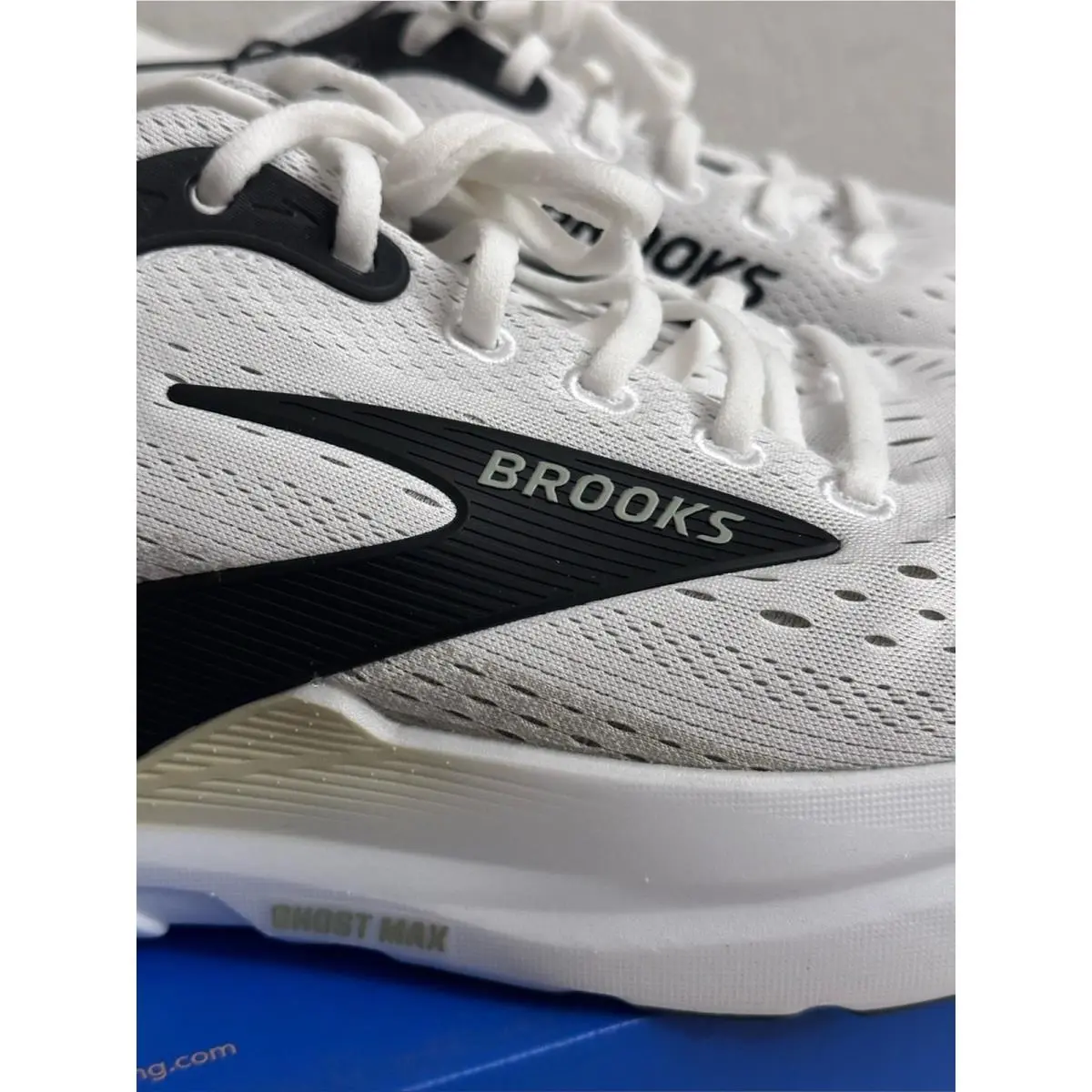Brooks shoes - White 9