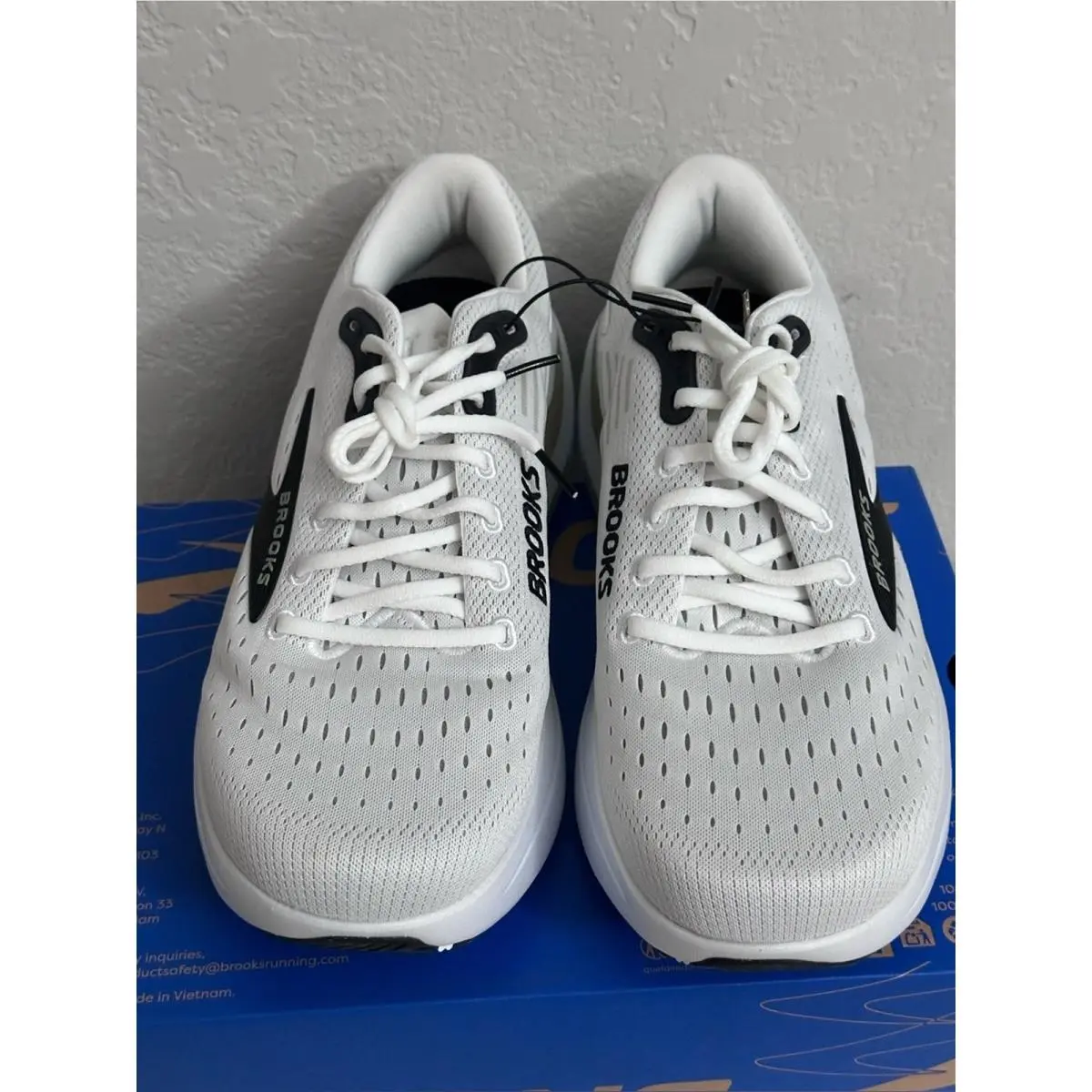 Brooks shoes - White 1