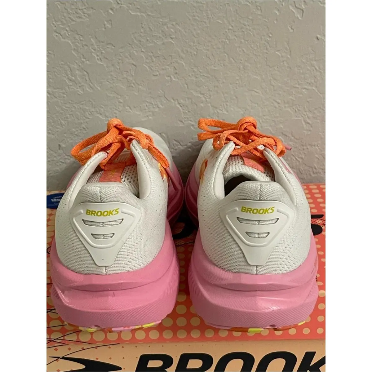 Brooks shoes - White 3