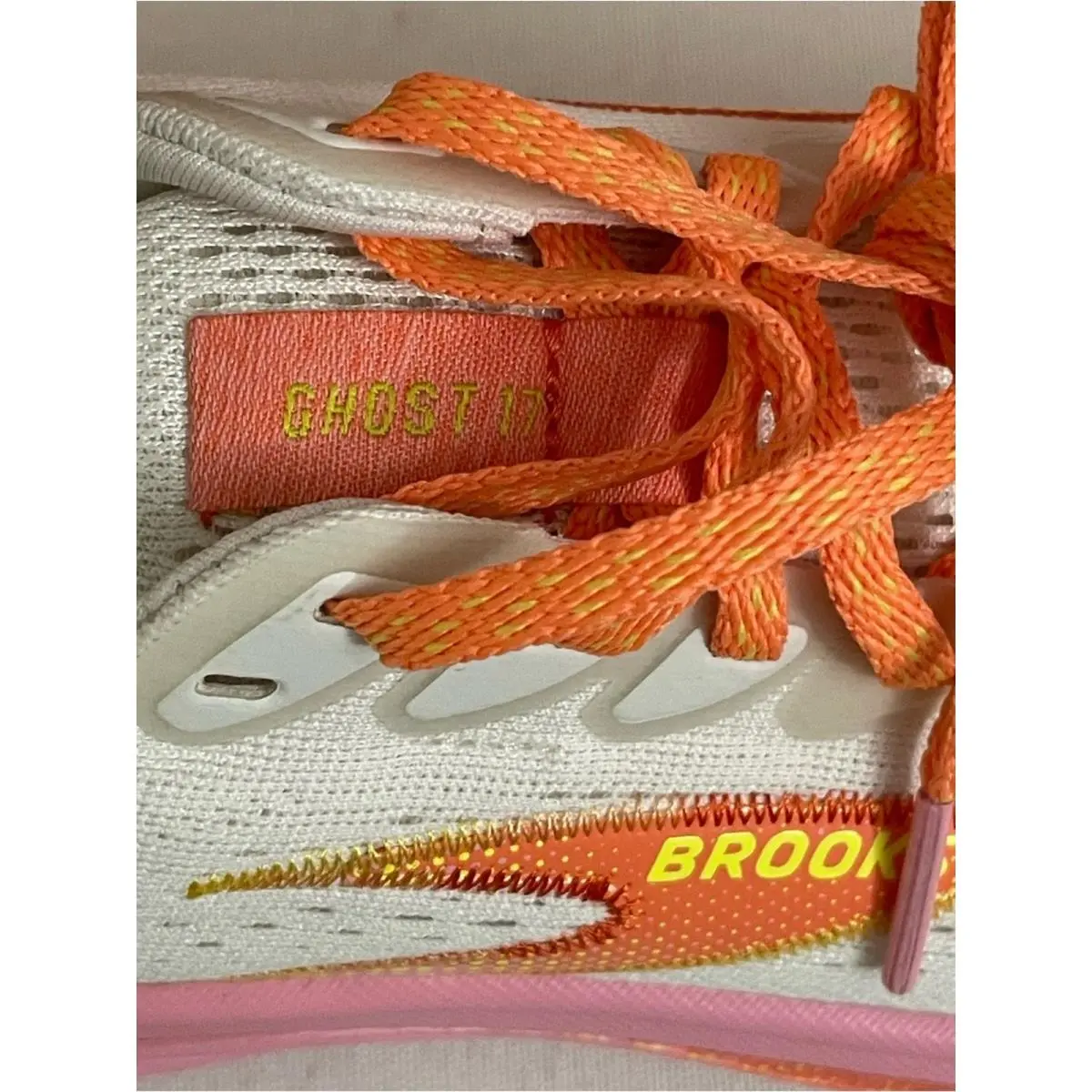 Brooks shoes - White 4
