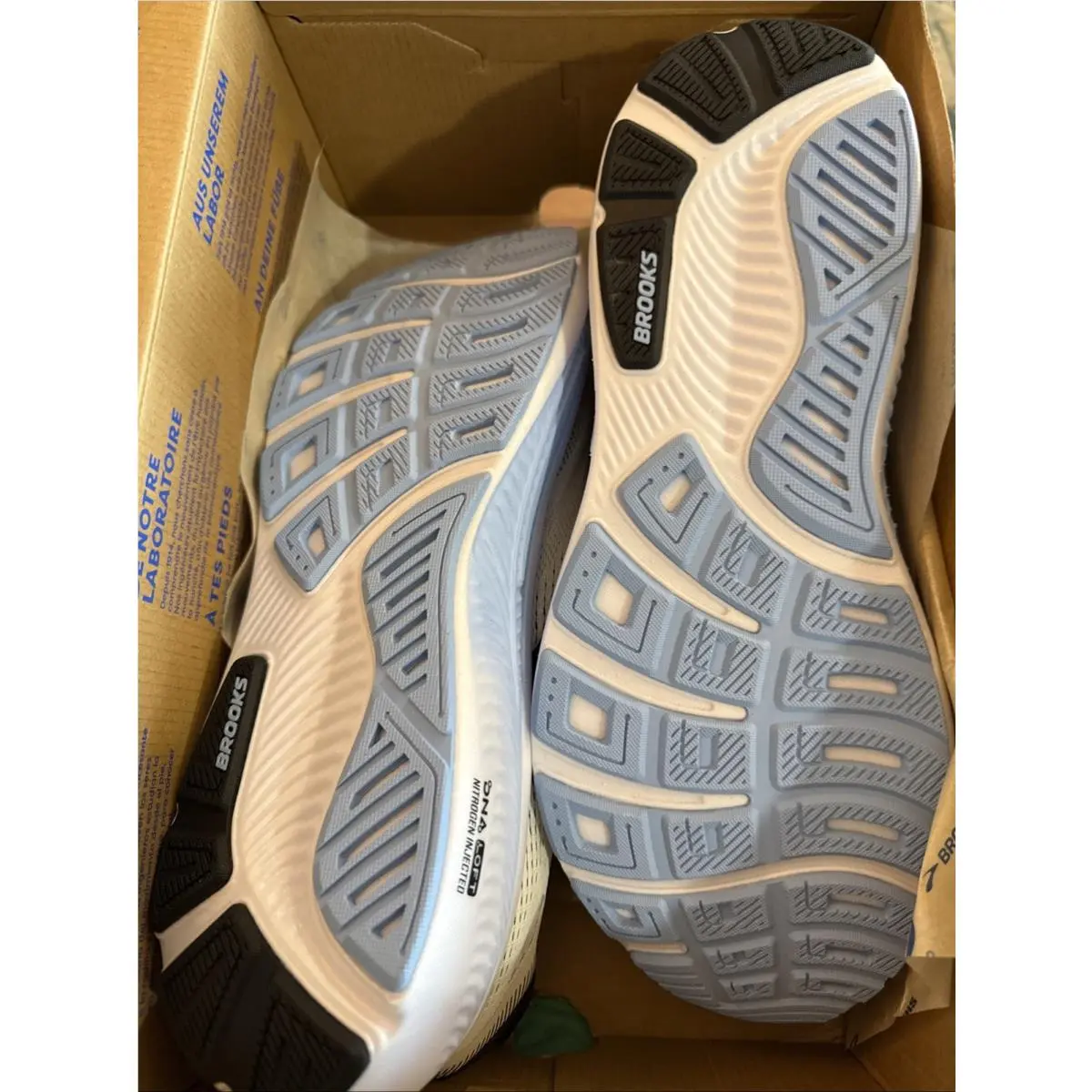 Brooks shoes - Brooks Ghost 18 - Ghost - White 3