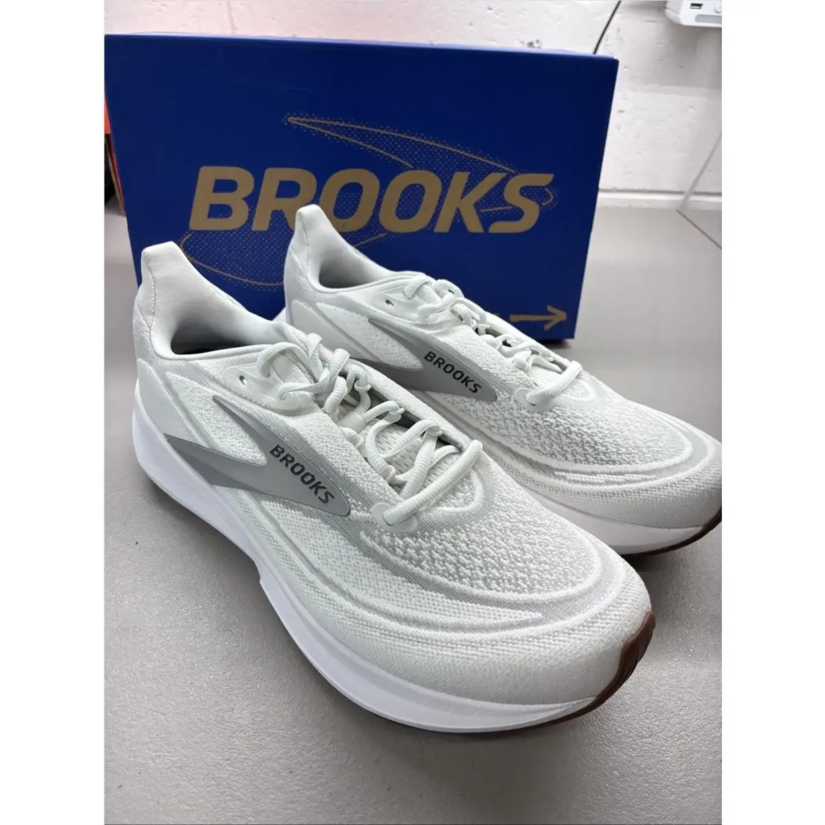 Brooks Revel 9 Womens Sz 10.5 White/grey Running Shoes Sneaker 120489 1B 135 - White