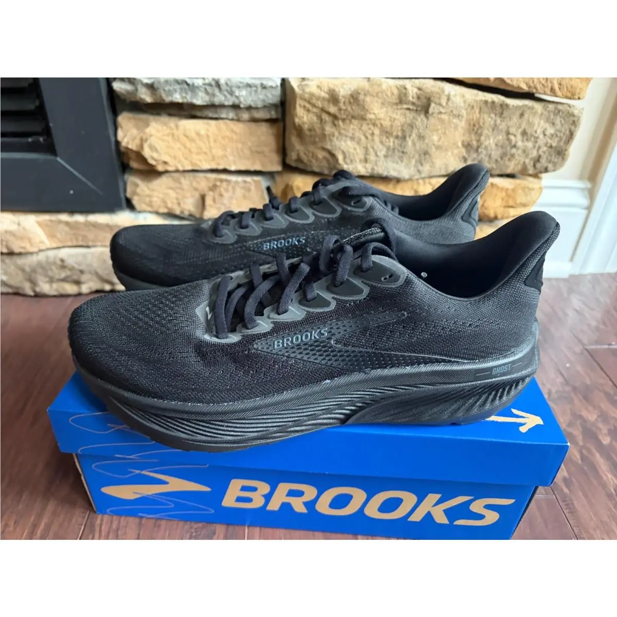 Brooks shoes - Black 4