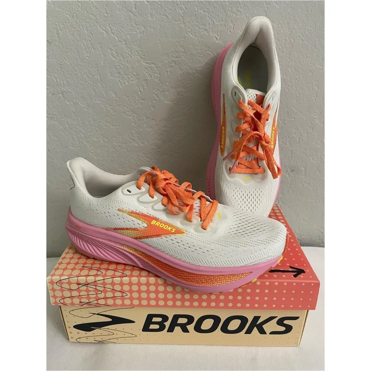 Brooks Women’s Ghost 17 Running Shoes Size 9 Coconut/candy