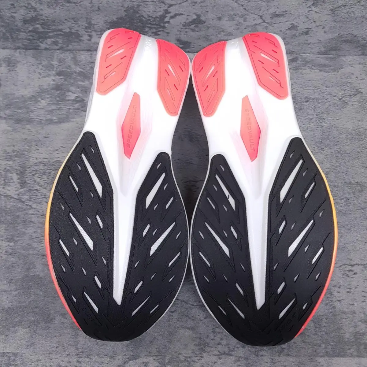 Brooks shoes - Brooks Hyperion Max 2 - Hyperion Max - 1104341d443 - Multicolor 3