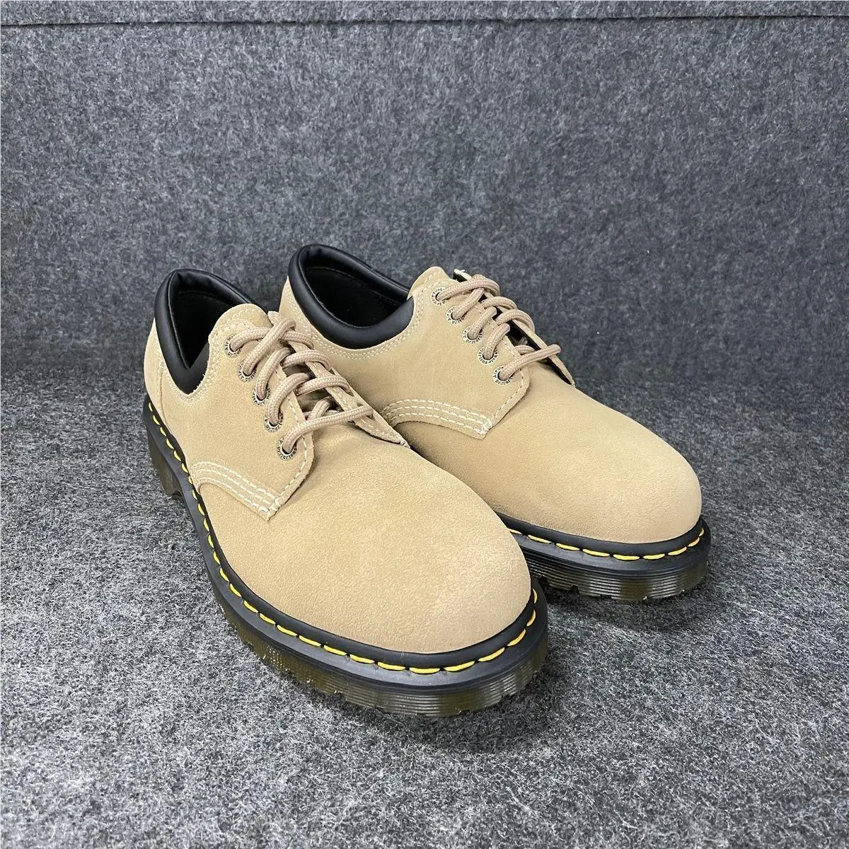 Dr. Martens 8053 Waxy Suede Shoes Unisex Size US M8/W9 Savannah Tan