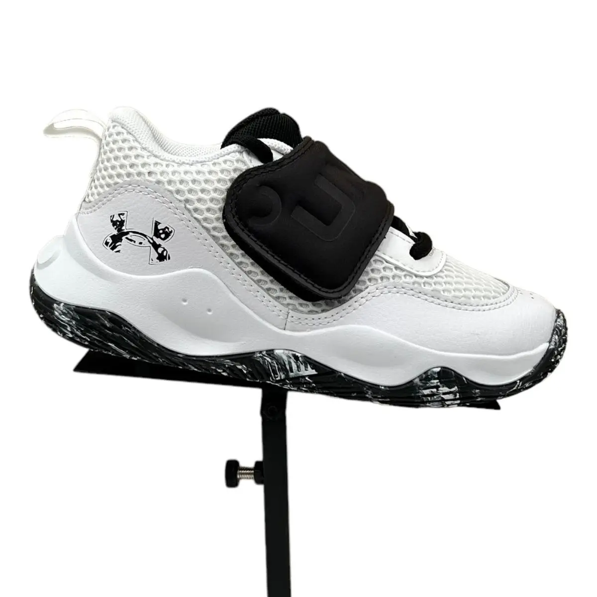 Under Armour Lockdown Youth Boy`s Leather Basketball Shoes Size 3Y White/black