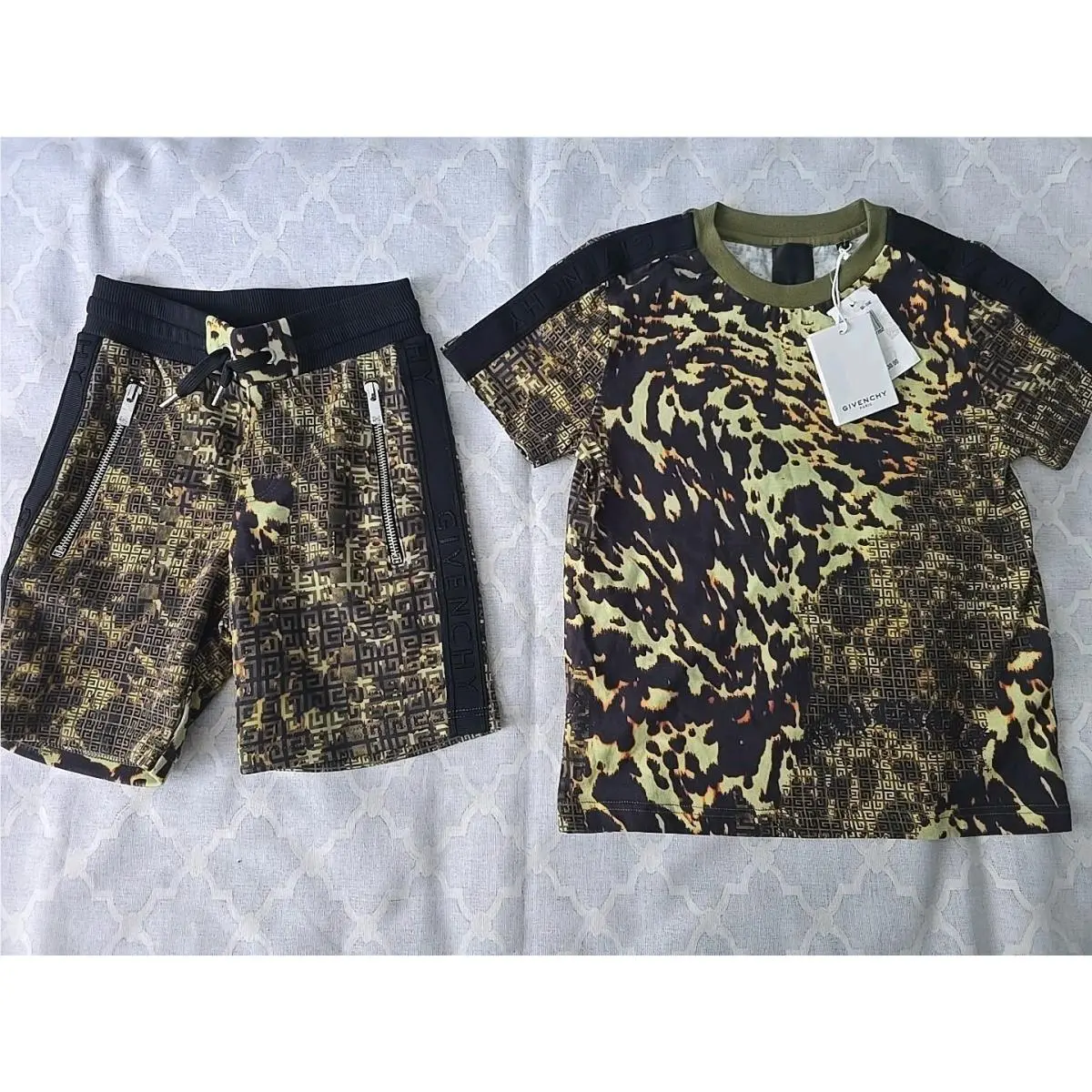 Givenchy Paris Boy`s 2 Piese Set T-shirt/shorts Size 06Y