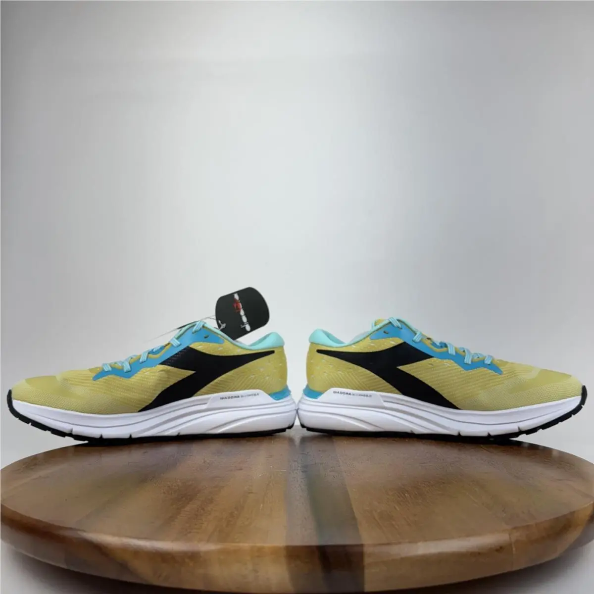 Diadora shoes - Diadora Mythos Blushield 6 - Mythos Blushield - 101176883 - Yellow 4