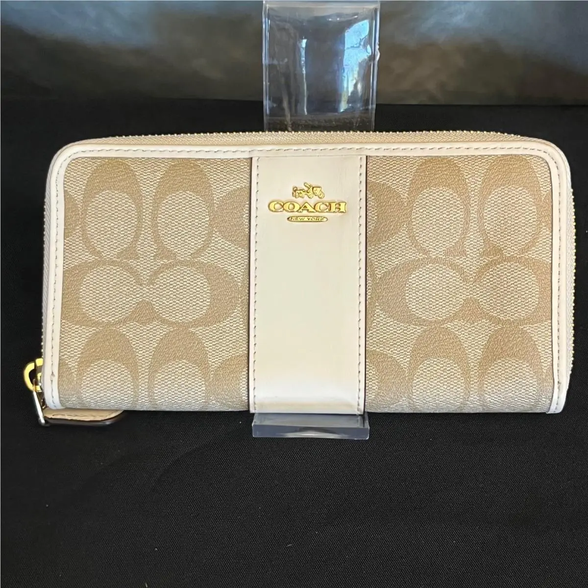 Coach Signature Zip Around Wallet Beige Cream Leather Gold Tone Accent