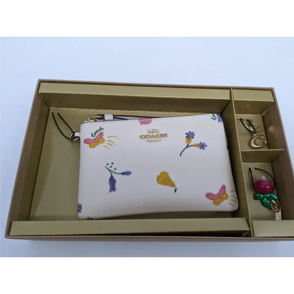 Coach C8331 Corner Zip Wristlet with Dreamy Veggie Print