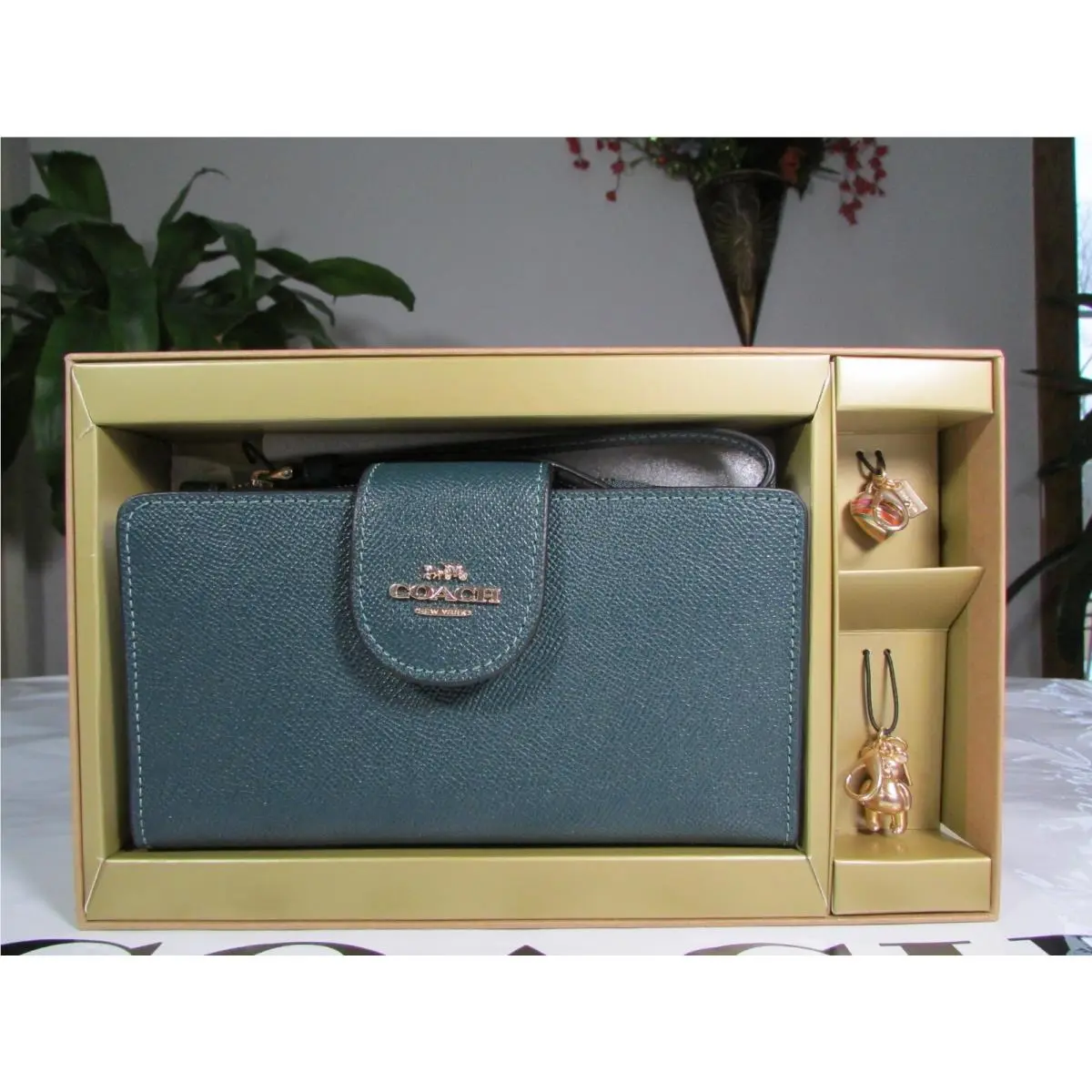Coach Crossgrain Leather Boxed Tech Wallet C7352 Forest Green