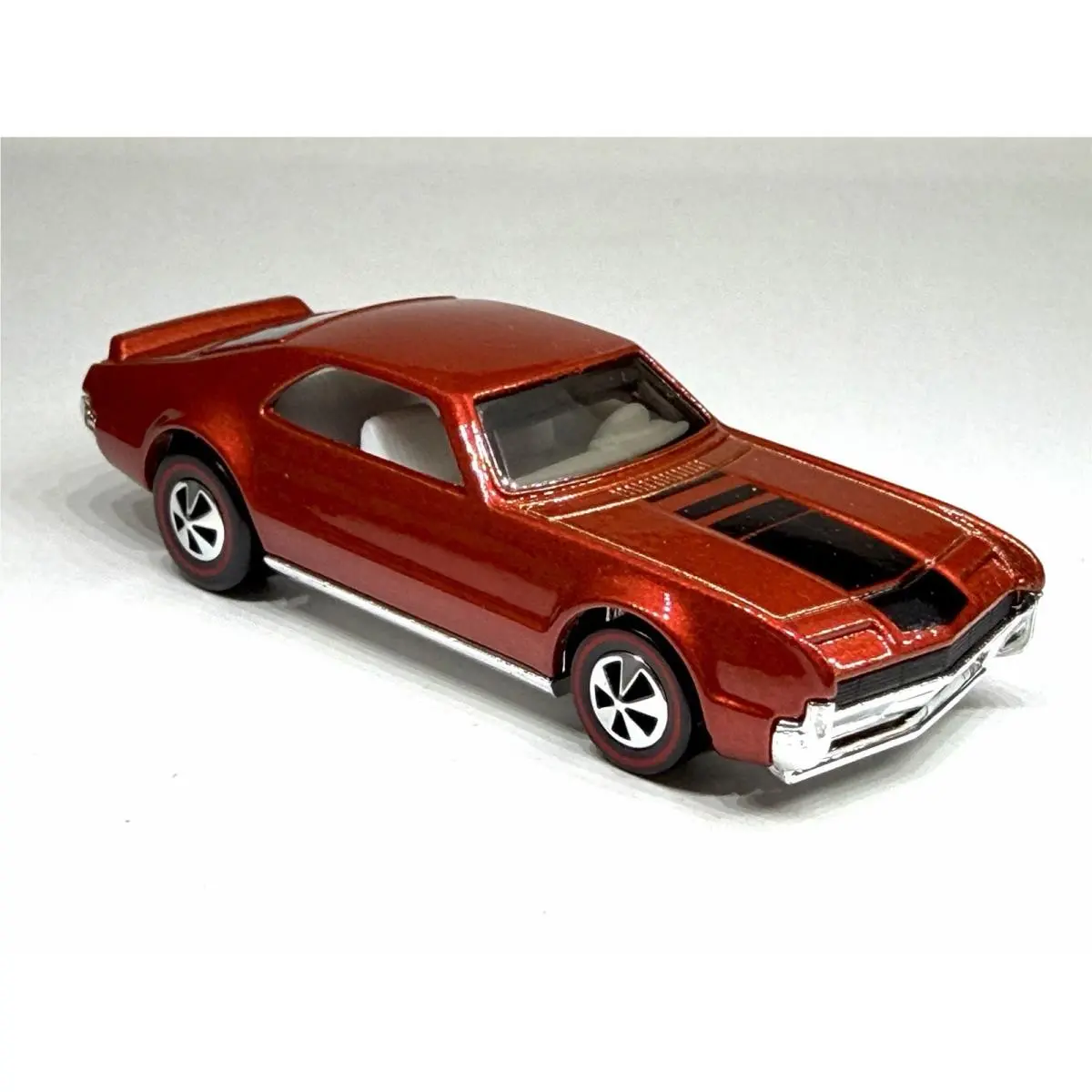 Hot Wheels Custom Made ‘66 Toronado Diecast Car 1:64