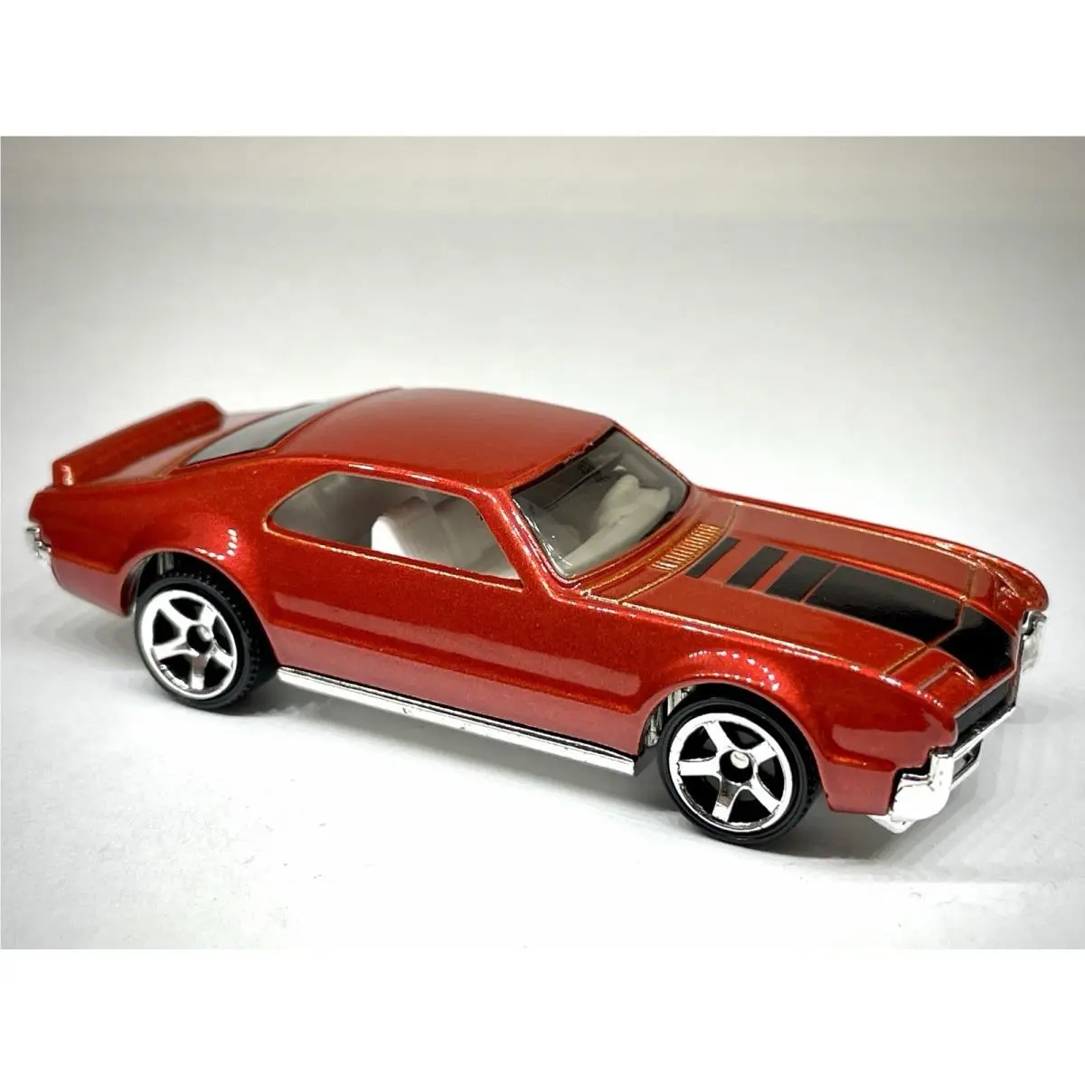 Hot Wheels Custom Made ‘66 Toronado Diecast Car 1:64