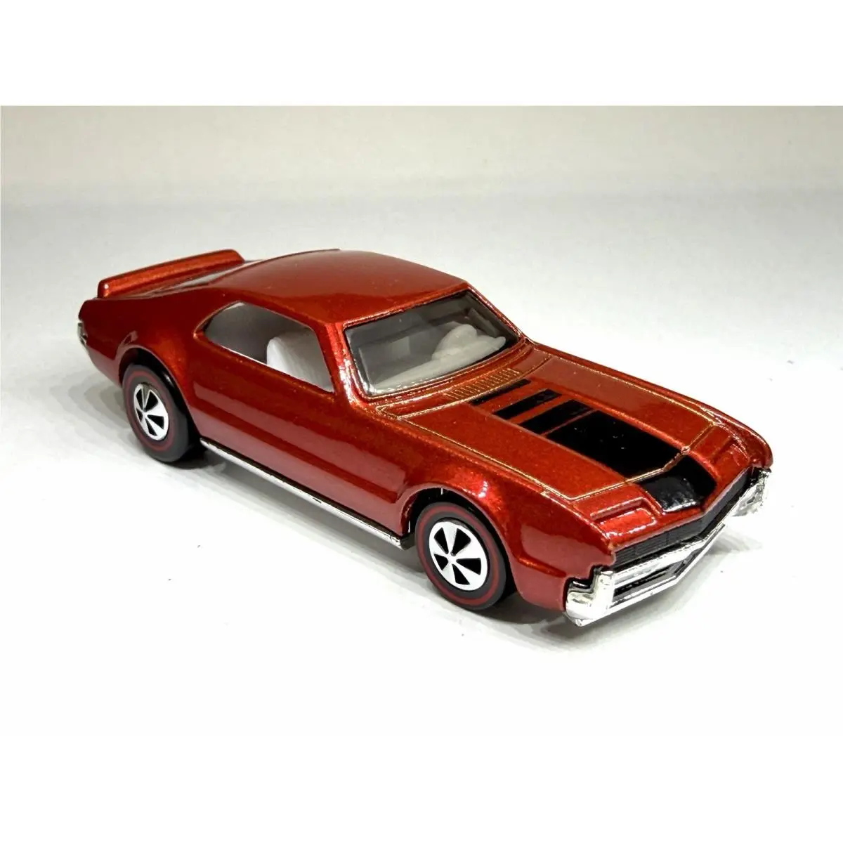 Hot Wheels Custom Made ‘66 Toronado Diecast Car 1:64