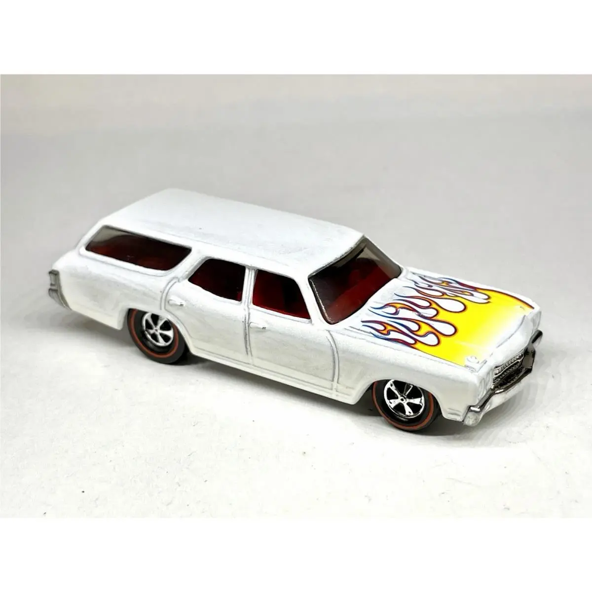 Hot Wheels Custom Made Redline ‘70 Chevelle Wagon Diecast 1:64