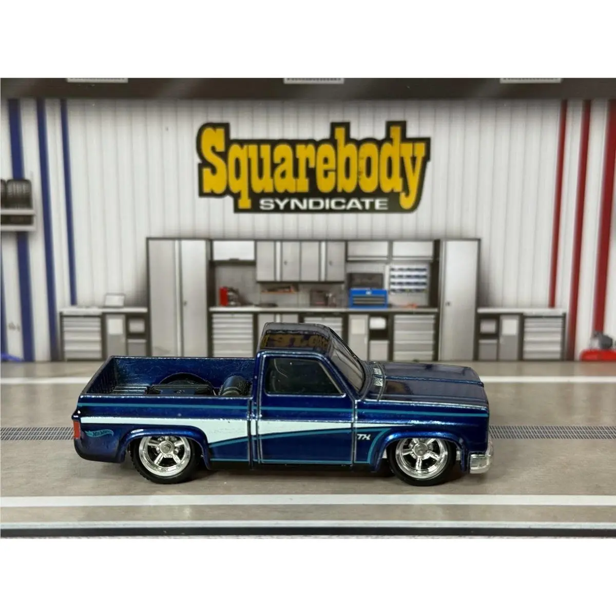 Hot Wheels 2024 Super Treasure Hunt Sth 83 Chevy Silverado Loose