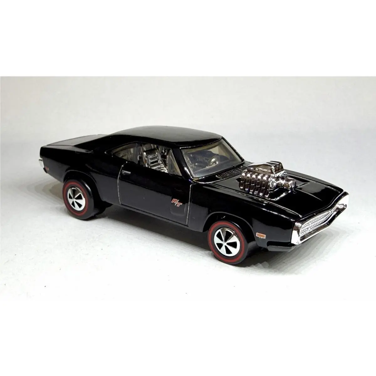 Hot Wheels Custom Made Redlines Black `70 Dodge Charger Diecast 1:64