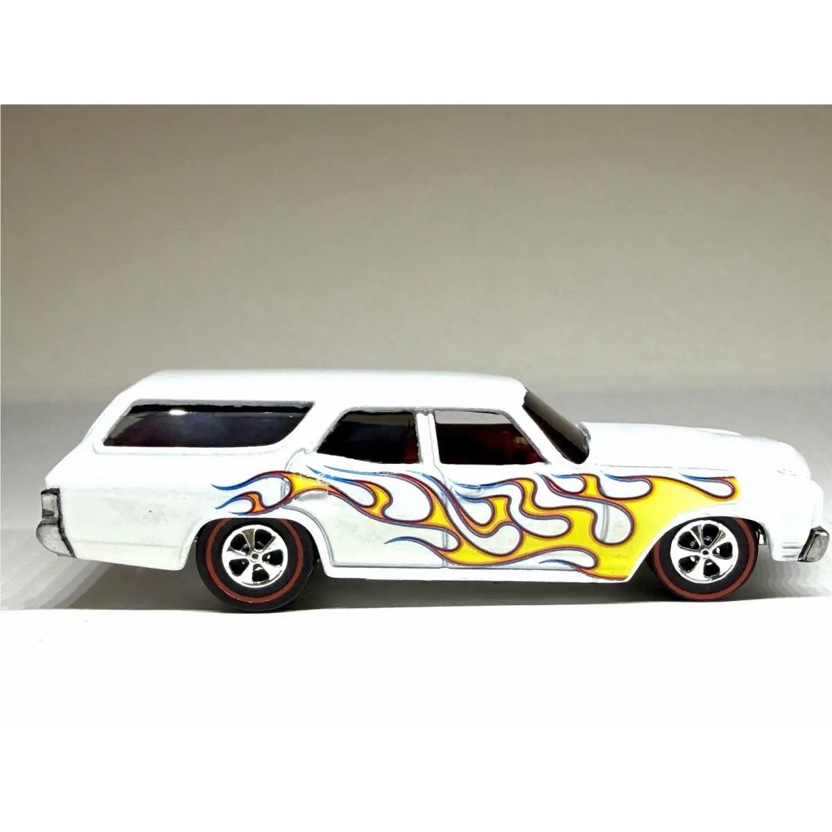 Hot Wheels Custom Made Redline ‘70 Chevelle Wagon Diecast 1:64