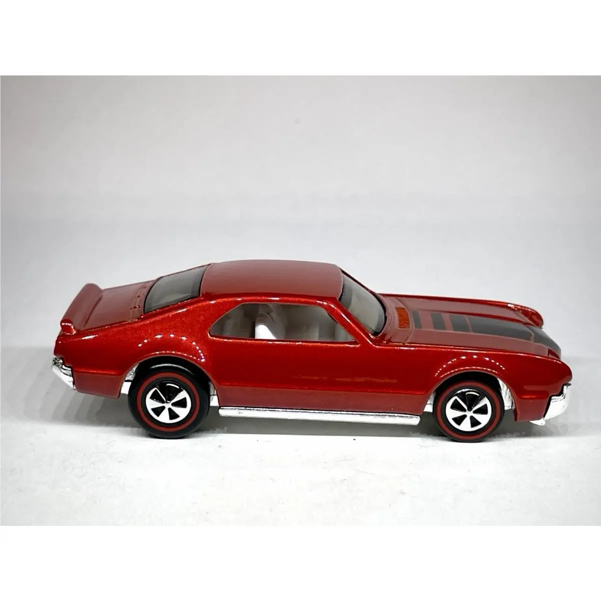 Hot Wheels Custom Made ‘66 Toronado Diecast Car 1:64