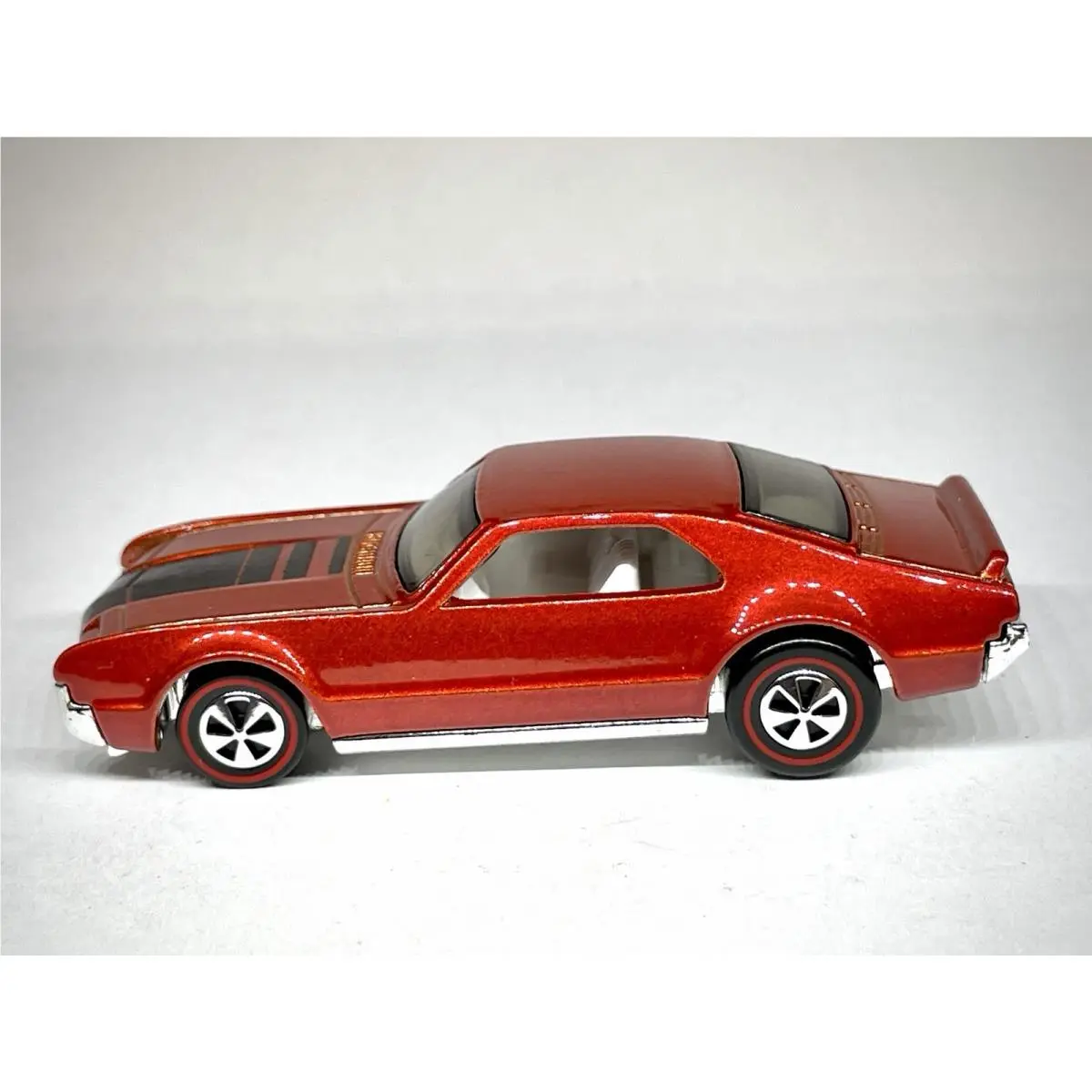 Hot Wheels Custom Made ‘66 Toronado Diecast Car 1:64