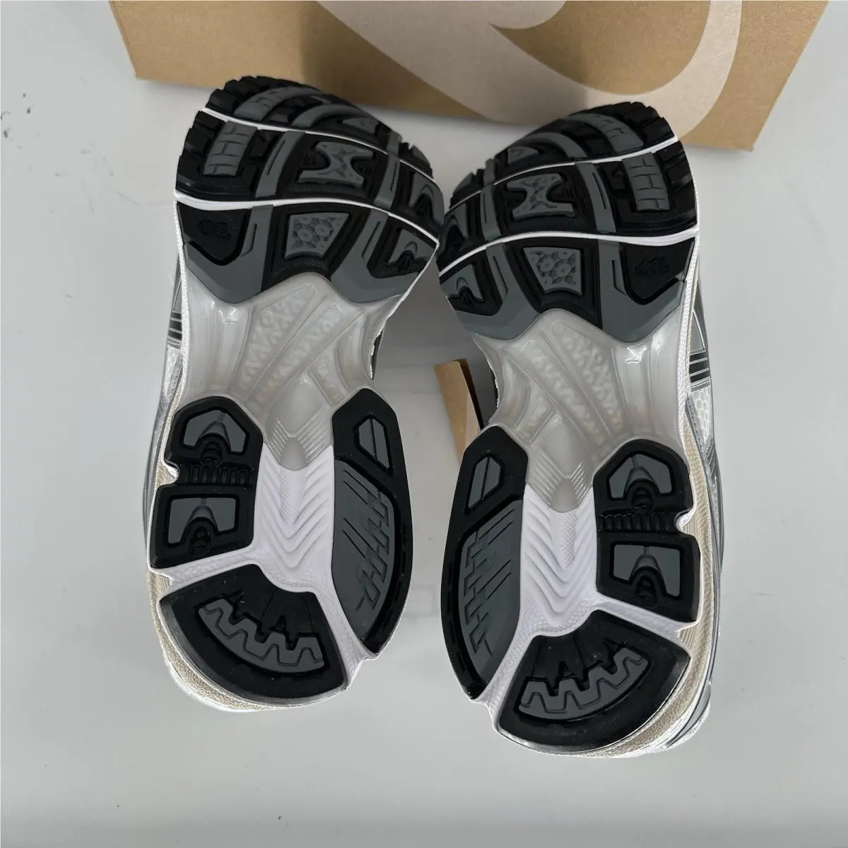 Asics shoes - ASICS Gel Kayano - Gel Kayano - 1203A537-110 - Silver 1