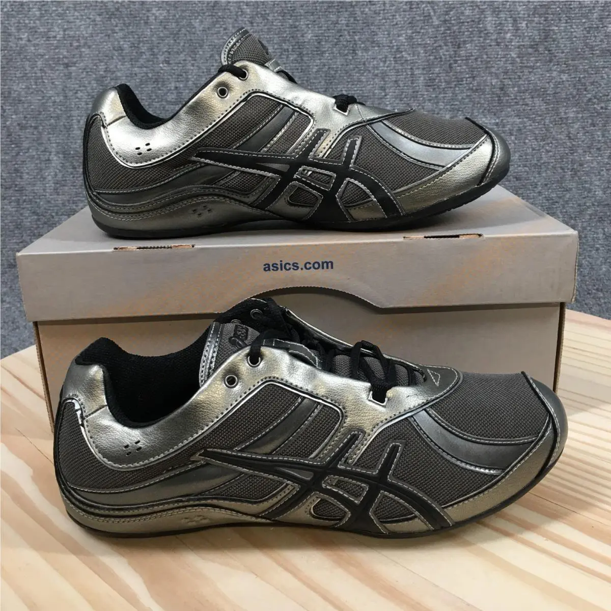 Asics Gel Rhythmic Dance Shoes Womens 7.5 Lace Up Sneakers Metallic Silver