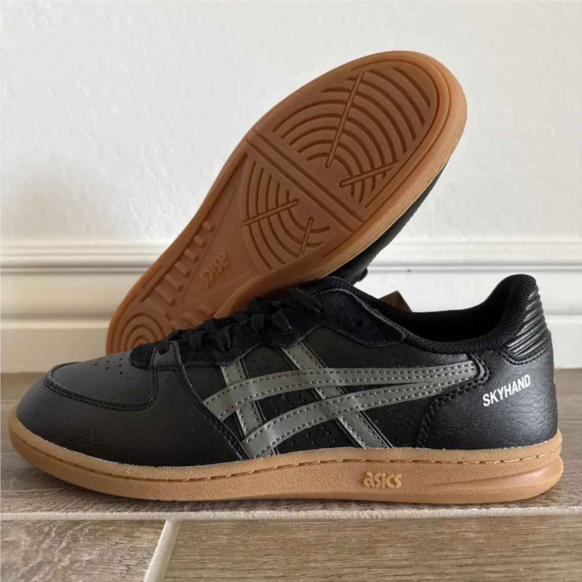 Asics Skyhand OG 1203A451 001 Black Truffle Grey Unisex Sports Style Leather