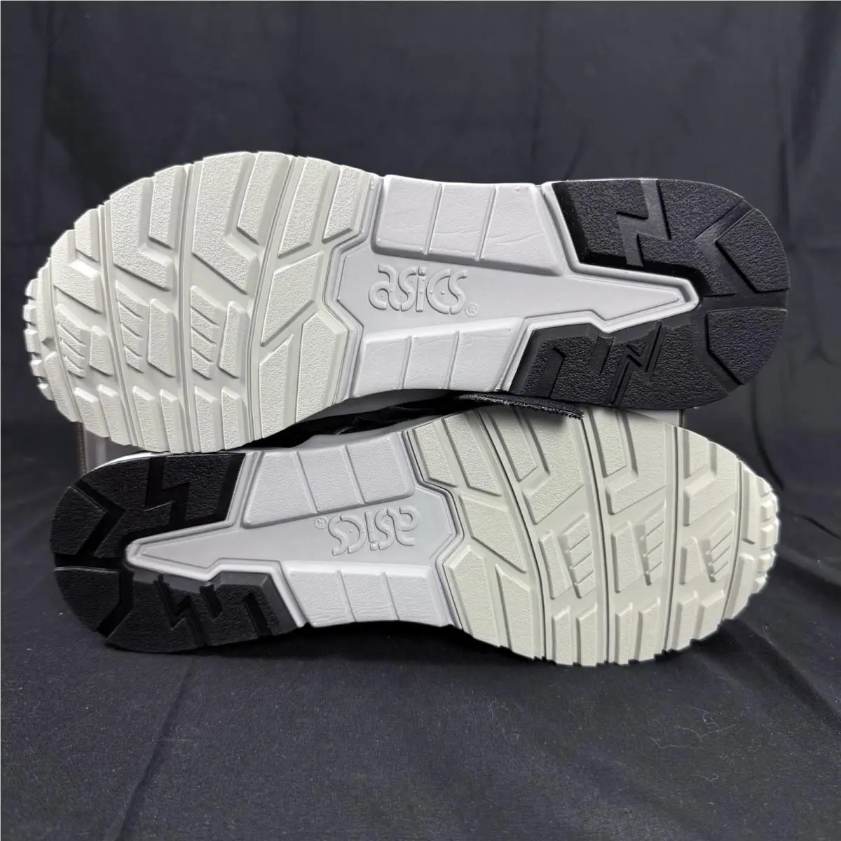 Asics shoes - ASICS Tiger Gel-Lyte V - Tiger - H7AVQ-9690 - Black, White 2
