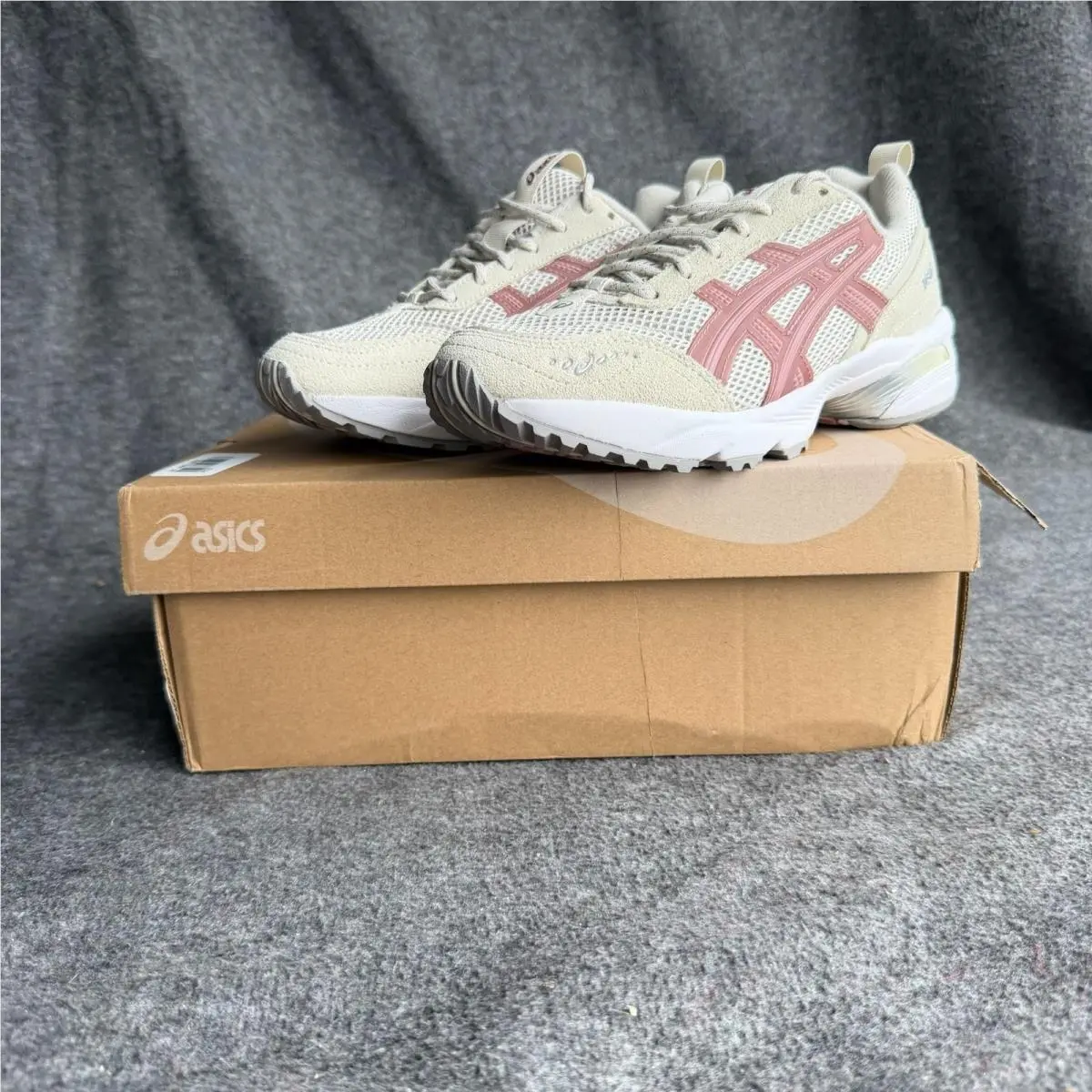 Asics GEL-1090v2 Shoes Womens Size 7.5 Beige Pink Running Sneakers 1202A480-021