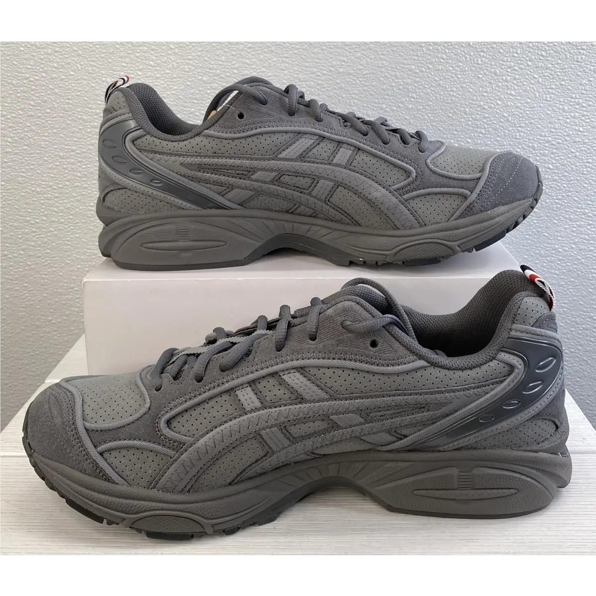 Asics shoes - Gray (UPC: 199023189769) 5