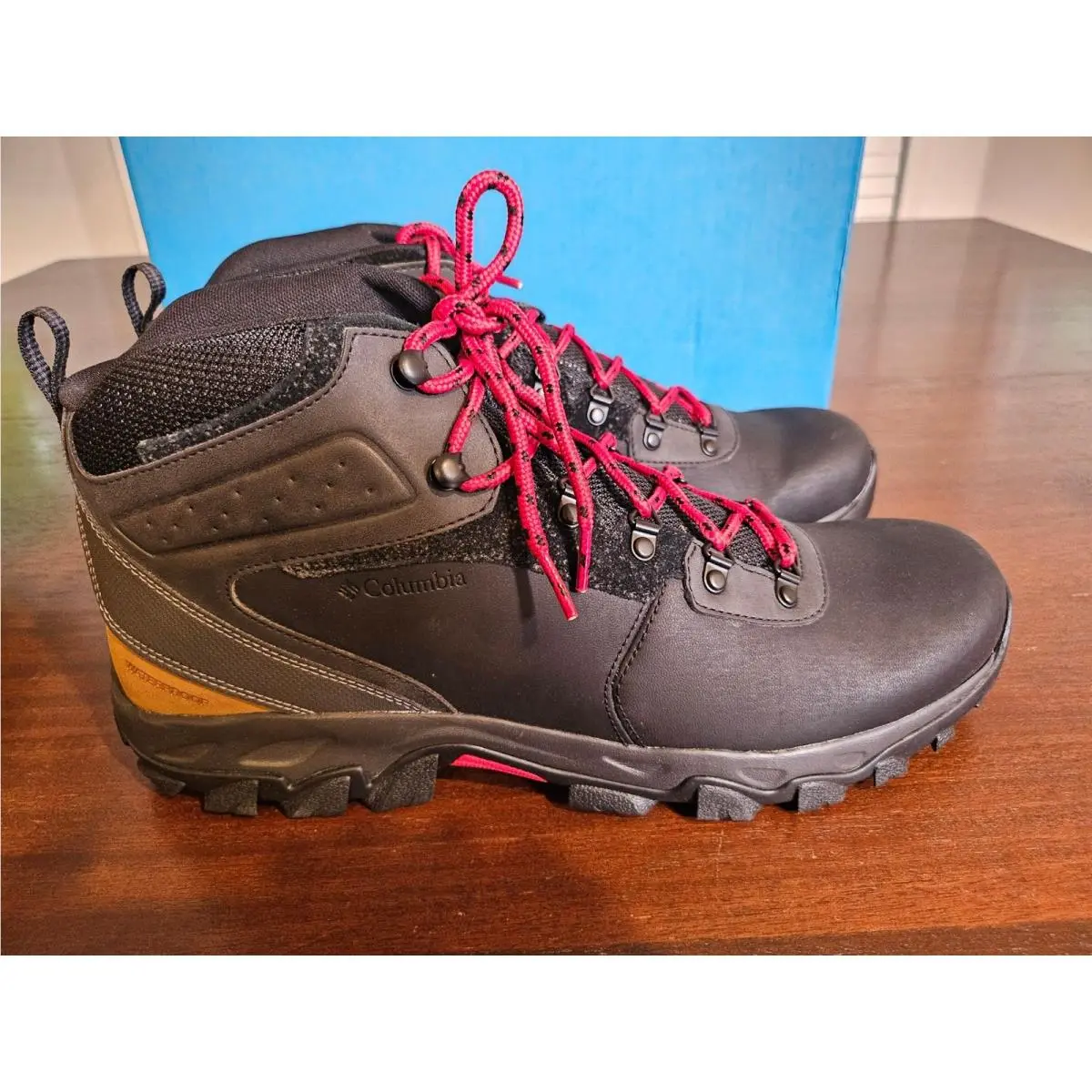 Columbia shoes - Newton Ridge Plus II Waterproof - Black 1