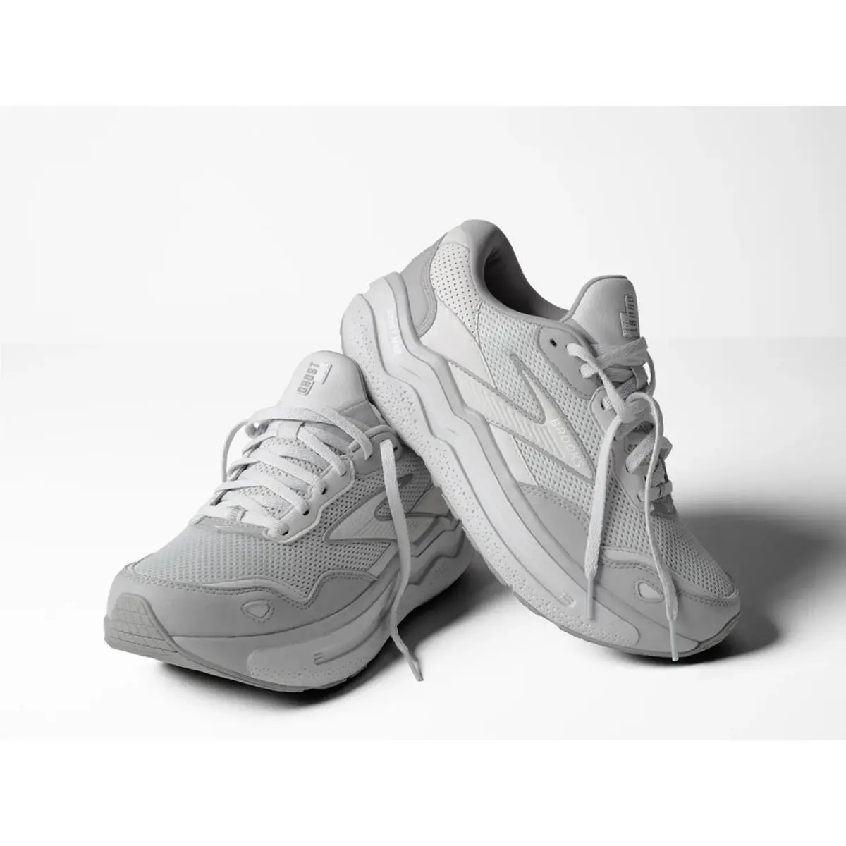 Brooks shoes - Almond 19