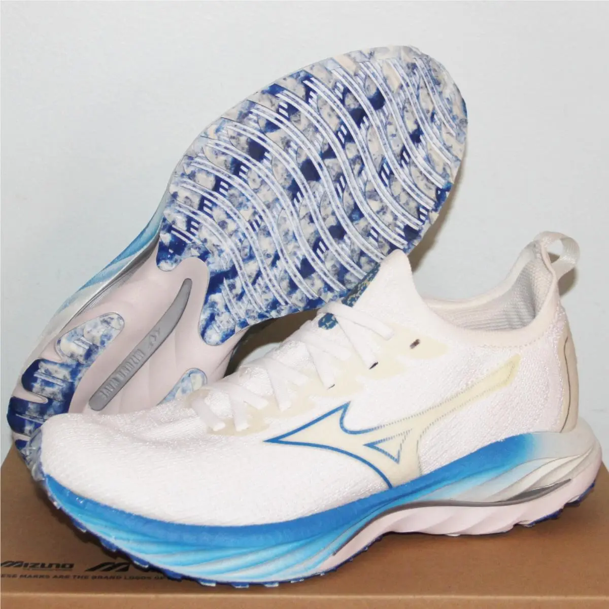 Mizuno Wave Wind Running Shoes Womens 10 White Peace Blue J1GD227821